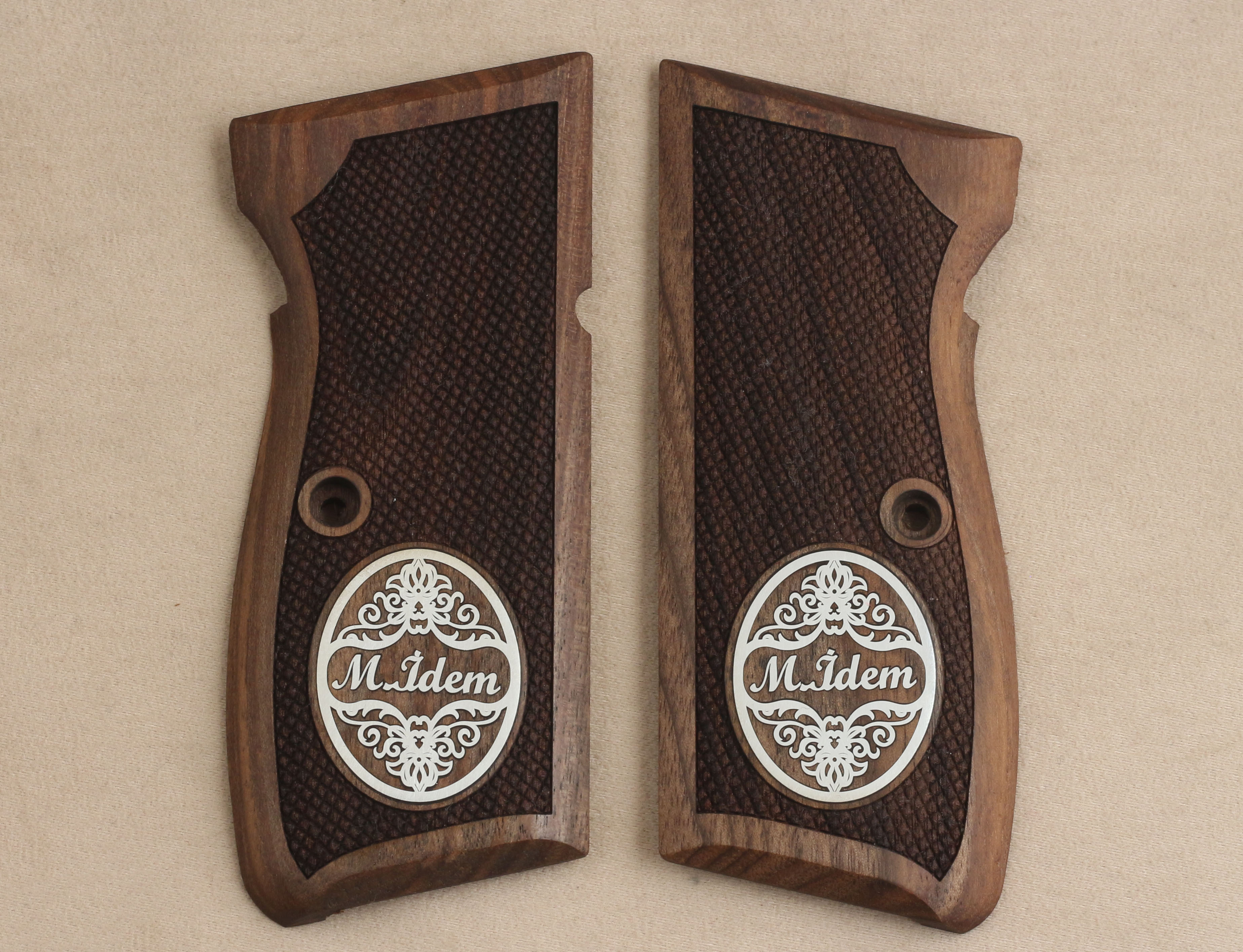 Mauser 90DA Ceviz Ağacı Gümüş Logo (Büyük)