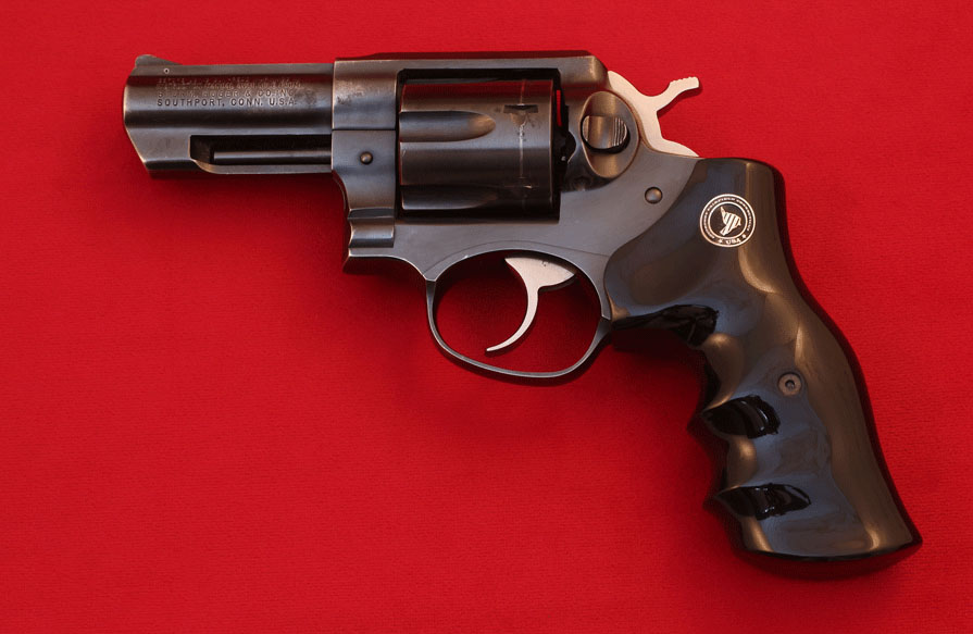 Ruger GP100 Siyah Akrilik Gümüş Logo 