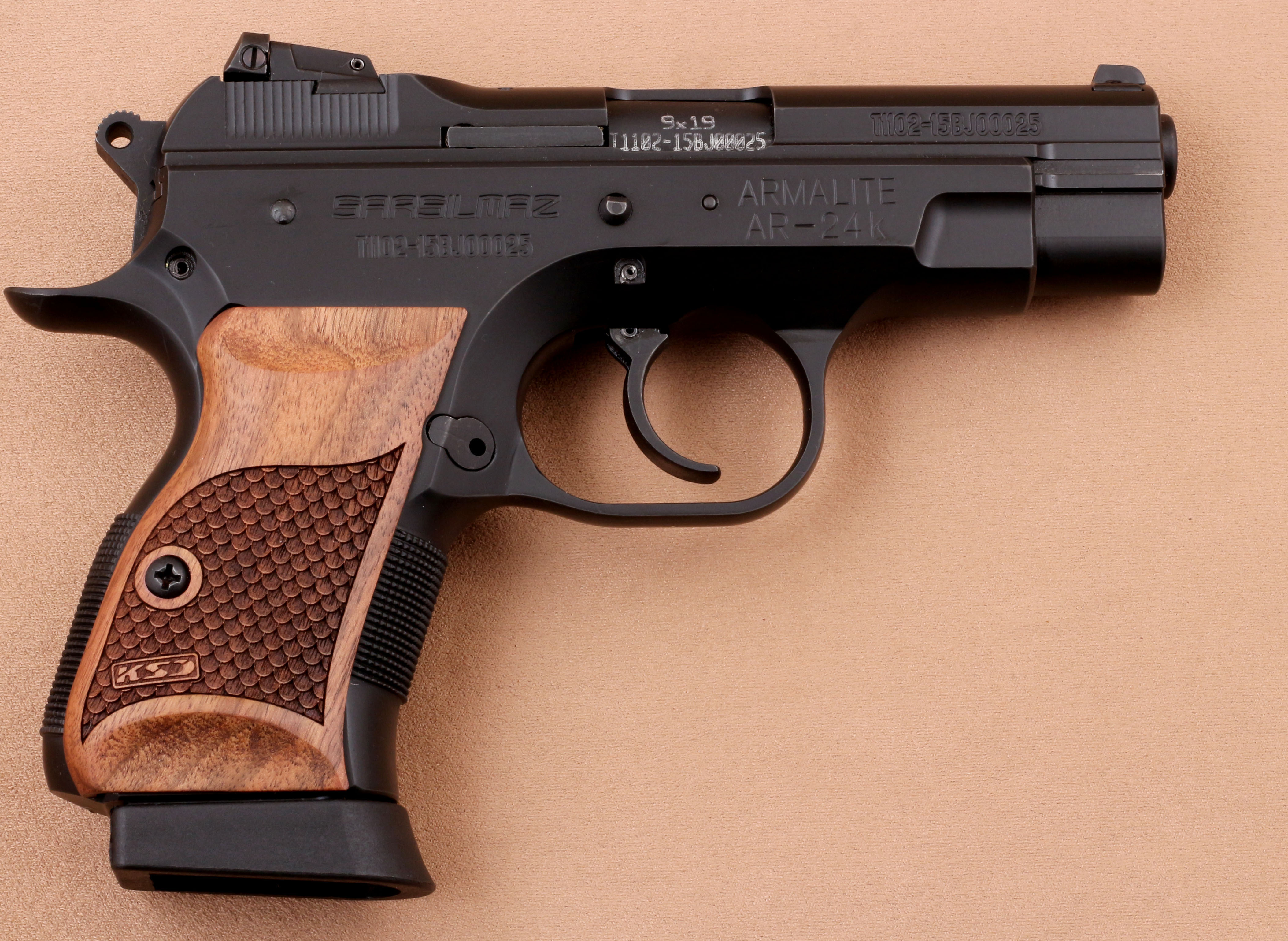 SAR (Sarsılmaz) AR-24K Ceviz Ağacı Lazer Logo 
