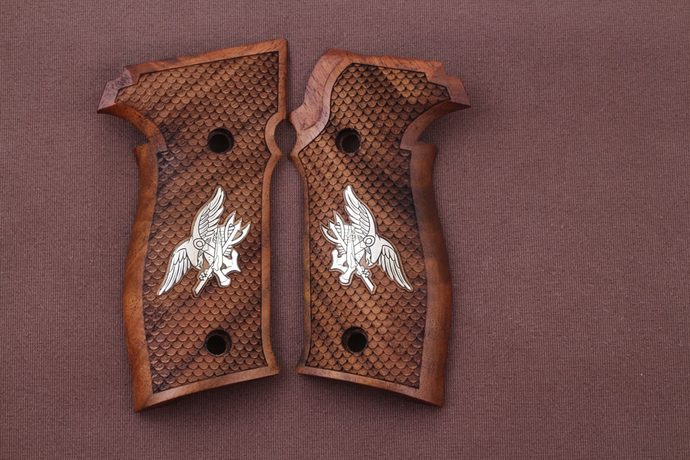 Sig Sauer P226 / P226 SL / P226 Sport / P226 Sport II / P226 Sport II SL / P226 Sport II SL PPC Ceviz Ağacı Gümüş Logo 