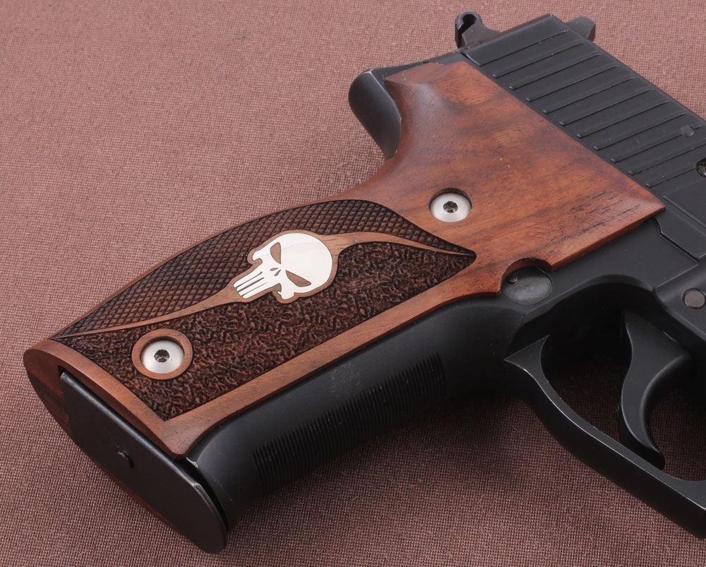 Sig Sauer P226 / P226 SL / P226 Sport / P226 Sport II / P226 Sport II SL / P226 Sport II SL PPC Ceviz Ağacı Gümüş Logo 