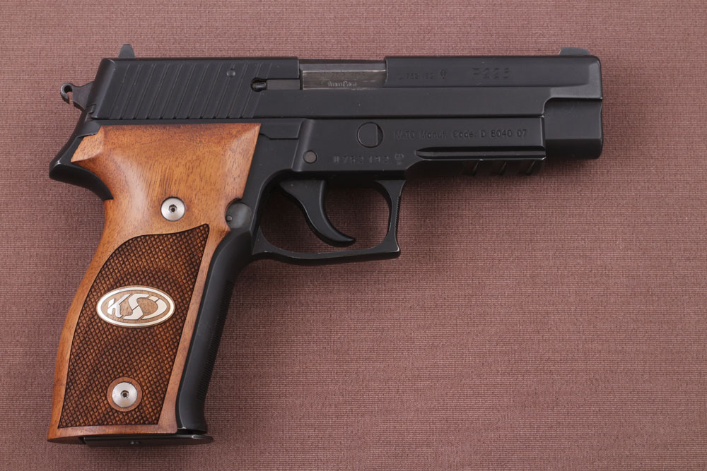 Sig Sauer P226 / P226 SL / P226 Sport / P226 Sport II / P226 Sport II SL / P226 Sport II SL PPC Ceviz Ağacı Gümüş Logo 