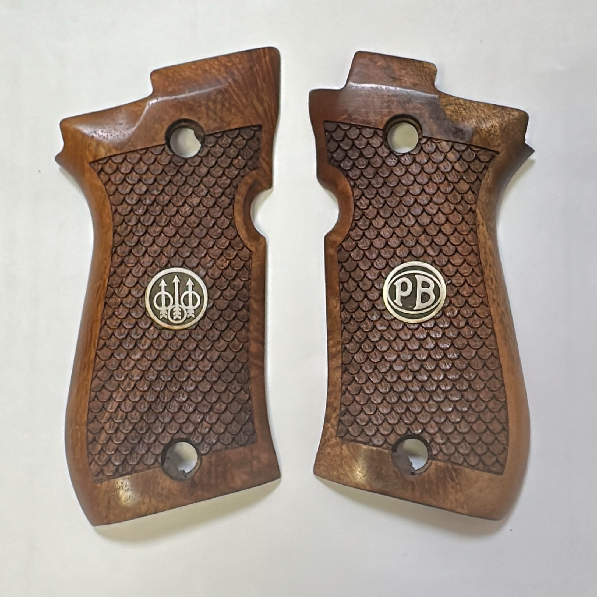 Beretta 81F - 81 FS - 84 F - 84 FS - 84 Cheetah Ceviz Ağacı Gümüş + Mine Logo 