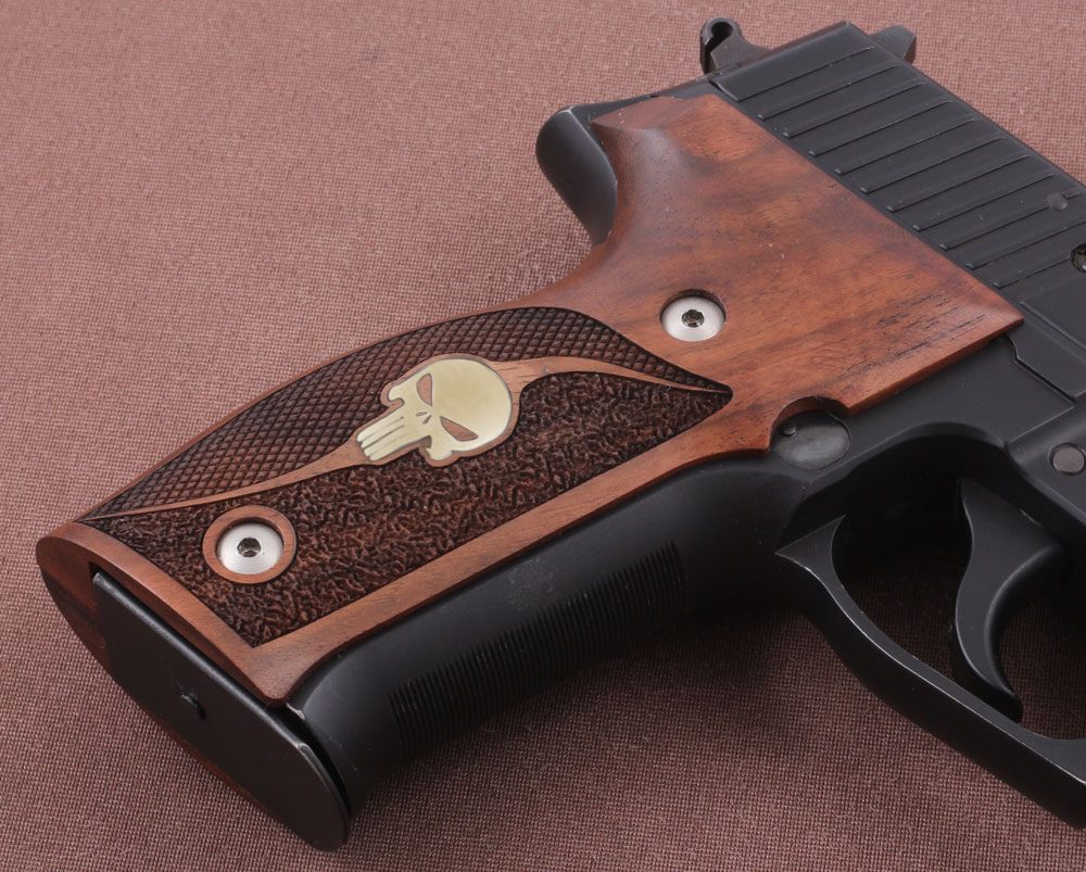 Sig Sauer P226 / P226 SL / P226 Sport / P226 Sport II / P226 Sport II SL / P226 Sport II SL PPC Ceviz Ağacı Pirinç Logo 