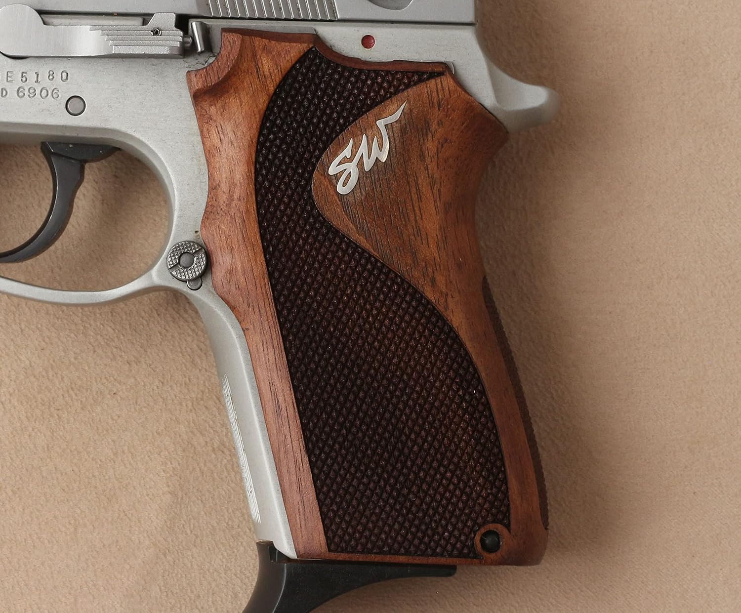 Smith Wesson 3913 TSW Ceviz Ağacı Gümüş Logo 